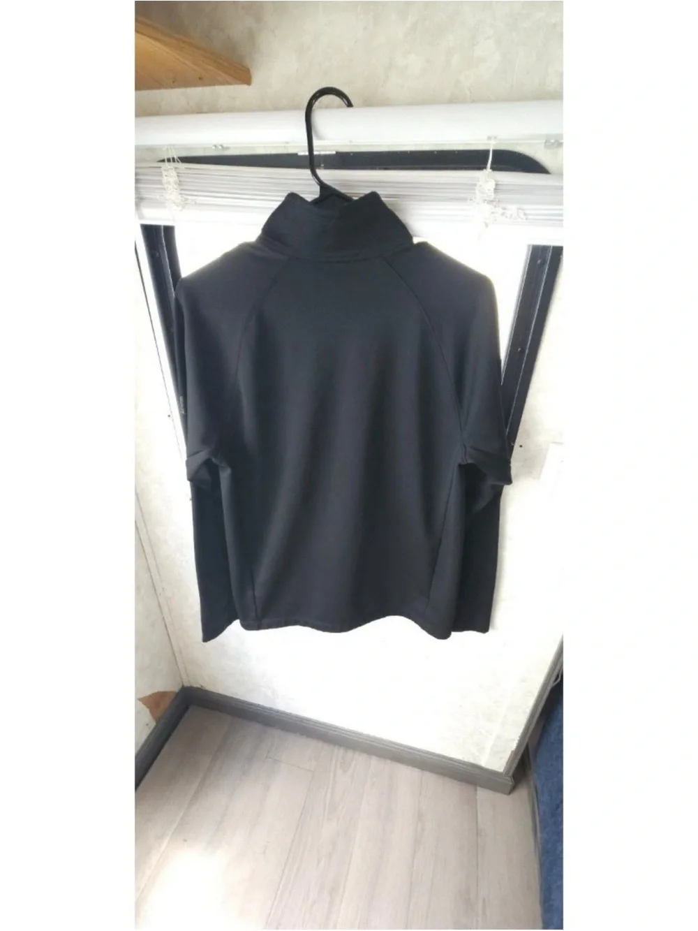Men's Black Full-Zip Softshell Jacket